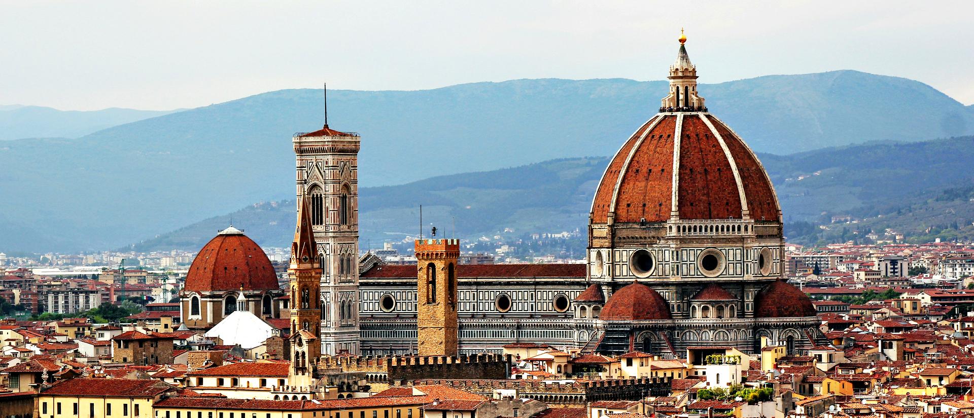 Le dôme de la cathédrale et le campanile de Giotto à Florence