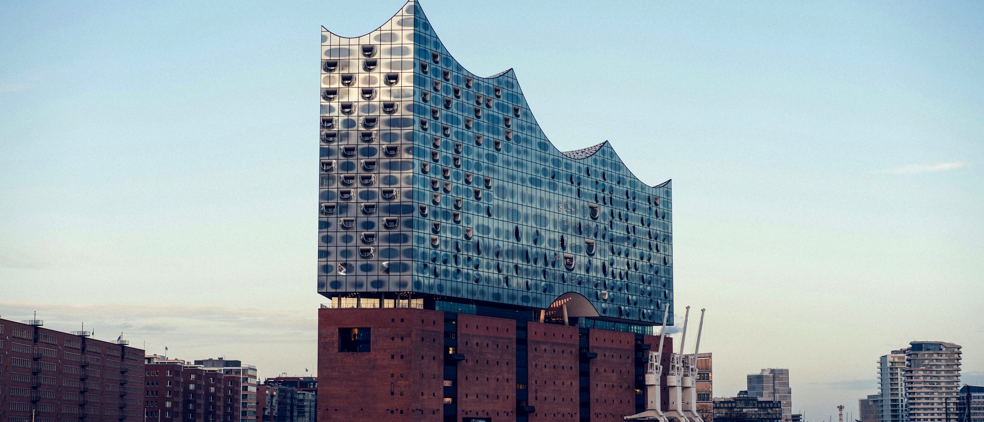 L'Elbphilharmonie et le port de Hambourg