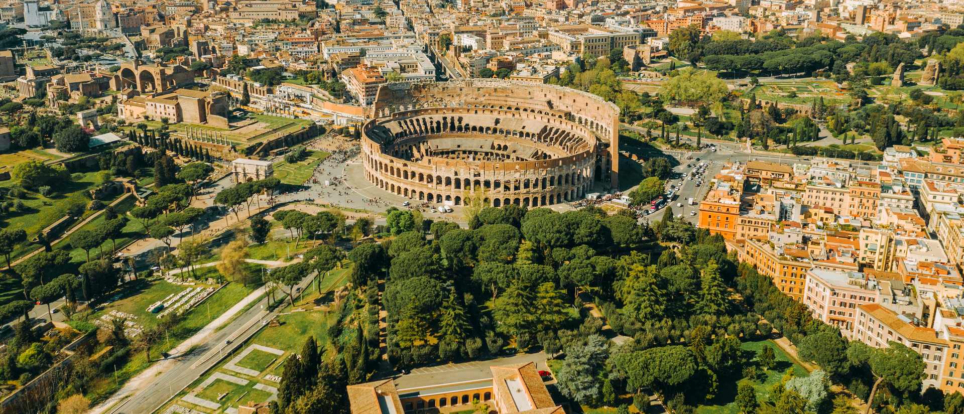 Le Colisée et le centre historique de Rome vus du ciel