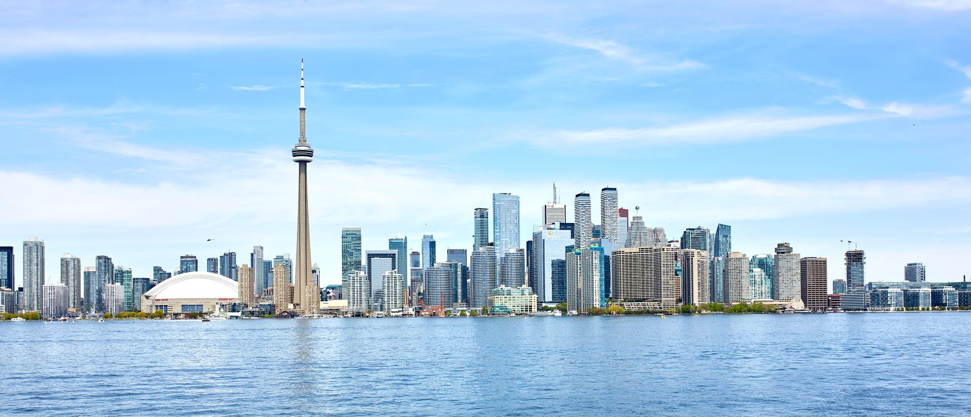 La skyline de Toronto et la tour CN vues du lac Ontario
