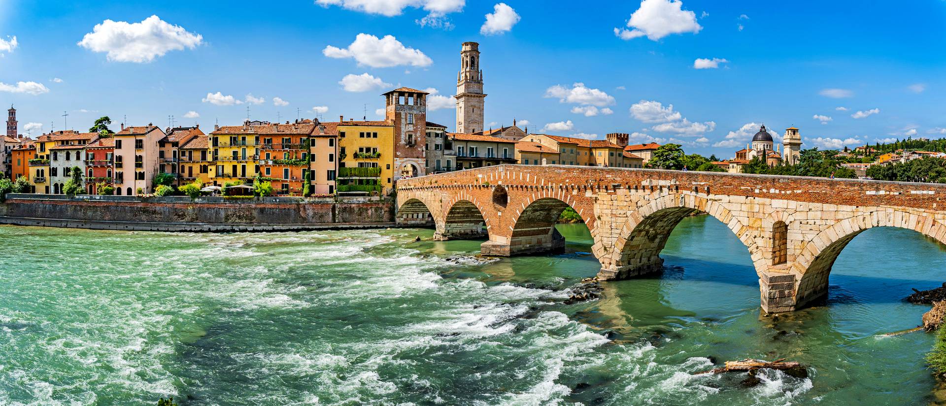 Le Ponte Pietra et le centre historique de Vérone